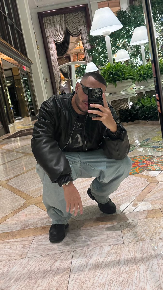 DzDjsnake's tweet photo. @djsnake In Thailand ✨ https://t.co/lTh3S5iuGz