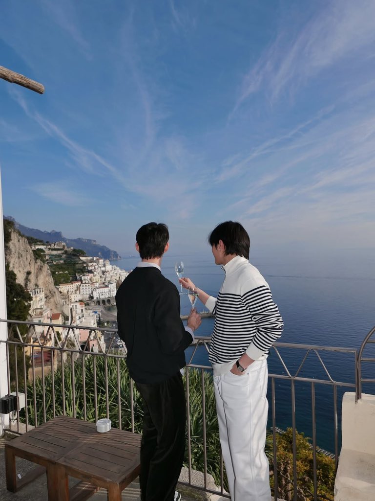 happiemumu's tweet image. วิวดีนะ ทำไมไม่คุกเข่า