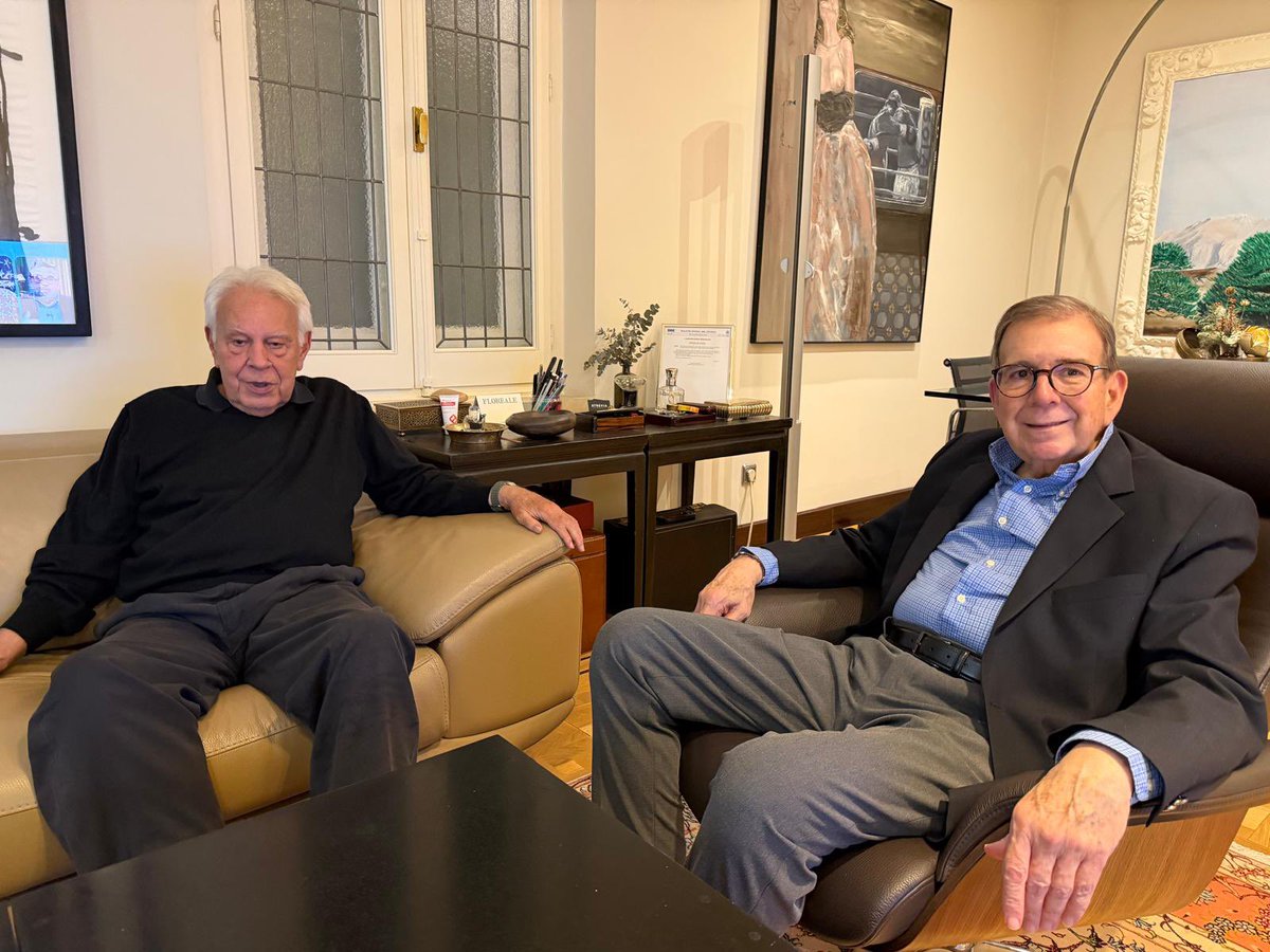 FonsiLoaiza's tweet image. Hoy, Edmundo González se ha reunido con Felipe González para que le aconseje sobre la "Transición" en Venezuela. Conviene recordar que el señor X, Felipe González, llegó un año después del 23-F, indultó al golpista Alfonso Armada y lideró el terrorismo de Estado de los GAL.