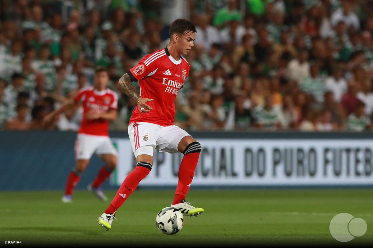 Mourinho, sobre Enzo, Manu e… Aursnes:

«Decidiu-se que o Enzo vai fazer tratamento conservador e não cirúrgico. Caso contrário, a época teria acabado. Mas precisamos dele.

Em relação ao Manu, quando umas portas se fecham… outra abrem-se. 

O Aursnes também pode jogar ali.»