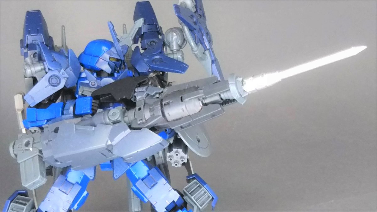 IDG33788990's tweet photo. #30MMLDEX
不意に、月光帝を遮るように銀色の杭──蒼騎士の『鎗』が差し出された。
「覚悟を決めるのは結構だが……少々諦めが早すぎはしないかね？カンム代表」 https://t.co/8lqQc60DJe
