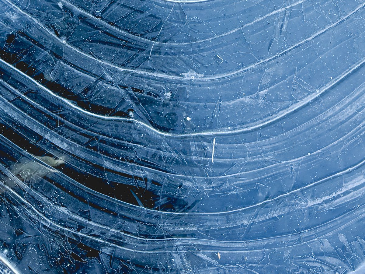 sao_hr14's tweet image. 凍結した水たまりをiPhoneで撮影しました🧊