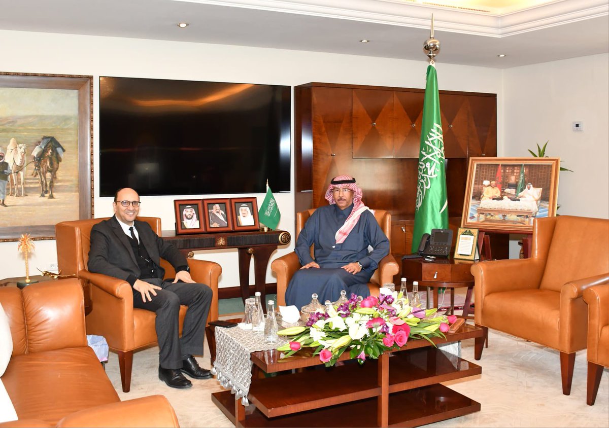 KSAembassyMA's tweet image. استقبل سعادة السفير الدكتور سامي بن عبدالله الصالح @SAMIOALSALEH يوم الثلاثاء 6 يناير2026م في مقر السفارة، سعادة الأستاذ/ حسن طارق، وسيط المملكة. وتطرق الحديث بينهما للمواضيع ذات الاهتمام المشترك.