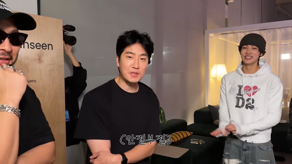 kutxmeup's tweet image. 다이어트 하고잇다더니ㅁㅊ 안 꿇리는 거 실화야?(반박 안 받음ㅅㄱ)