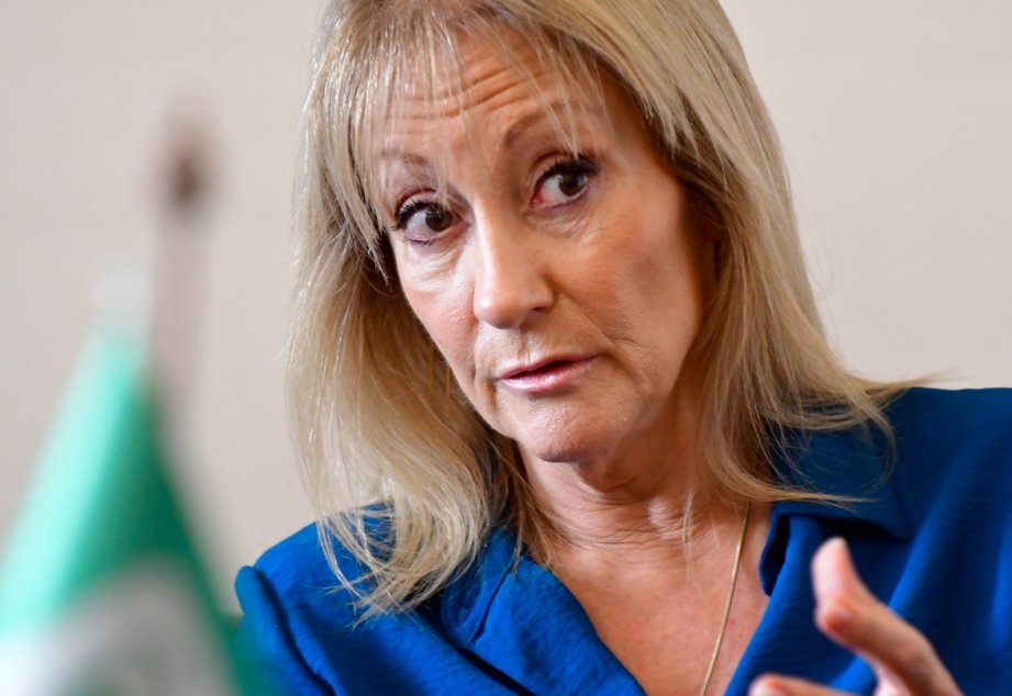 CronicasDelEste's tweet image. CAROLINA COSSE: "ASÍ COMO DEFENDEMOS LA DEMOCRACIA EN URUGUAY, TENEMOS QUE DEFENDER EL ORDEN DEMOCRÁTICO EN EL MUNDO"
cronicasdeleste.com.uy/Noticias/carol…