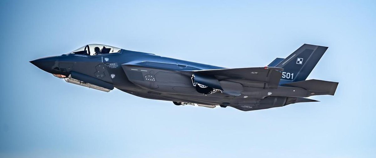 Венесуэла.
🇺🇸F-35 меняет правила игры. Они не просто выполнили боевые задачи, но и разрушили репутацию российского ПВО.
🇷🇺«Бук-М1» и 🇷🇺С-300 были нейтрализованы, не сделав ни одного выстрела.
Они даже не смогли обнаружить самолёты США и были просто уничтожены.