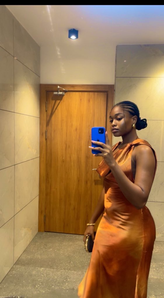 Last year, I turned 25 and my thick era began 😌🥹

April ❤️                           Vs    December 🥵