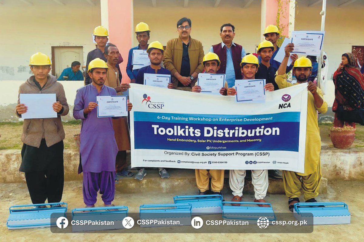 CSSPPakistan_'s tweet photo. CSSP distributed toolkits to trained women, girls, and boys in Village Abideen, Shujaabad, enabling them to start income-generating activities after technical and enterprise training.

#CSSP #SkillDevelopment #Livelihoods https://t.co/59PqtUFJmv