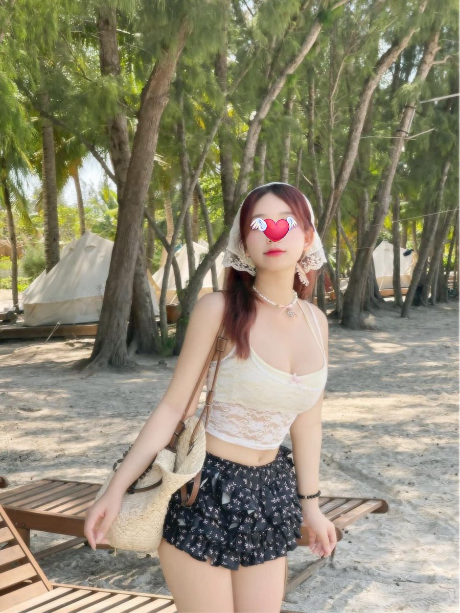 Nữ 199x - Quận 1
Hiện đang làm lễ tân khách sạn. Tính tự lập, biết chăm sóc bản thân và trân trọng cảm xúc thật. Mong gặp người đàn ông trưởng thành, biết quan tâm và tôn trọng. Nghiêm túc trong tình cảm 💖