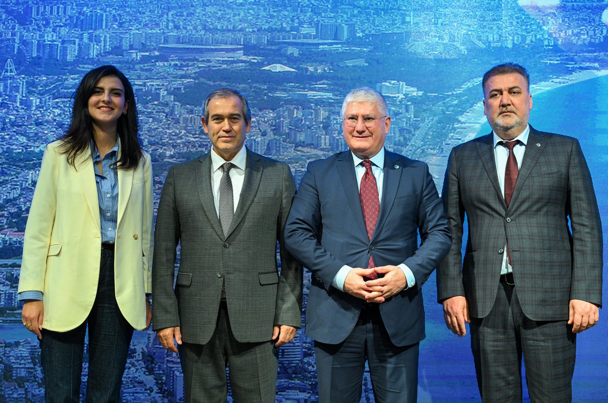 Yönetim Kurulu Üyemiz Özgür Karagöz moderatörlüğünde düzenlenen panelde, Türkiye Sigortacılar Birliği Başkan Yardımcısı Ahmet Yaşar ile Antalya Barosu Çevre ve İmar İzleme Kurulu Başkanı Av. Duygu Kozanoğlu konuşmacı olarak yer aldı. Panelde, kentsel dönüşüm sürecinin hukuki