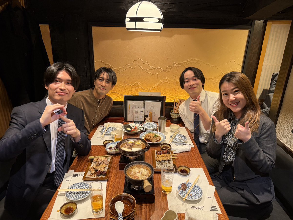 Yuuki_LeaPUP's tweet photo. めちゃくちゃ嬉しい新年会

弊社で運営している、「若手起業家 × 企業のビジネスマッチングコミュニティ」のメンバーである、若手起業家（株式会社Quick）のメンバーが、昨年のお礼にと食事に招待してくれた。

株式会社Quickは、筑波大学の医学生たちが立ち上げたスタートアップ。

救急医療の現場に真正面から向き合い、
『次世代の救急医療システムで救急現場の１秒１秒を創る』を理念に救急医療のDXやAI導入を進めている。

先日、行政との大仕事も決まったばかり。

コミュニティを始めて、約2年。
所属する起業家たちが、それぞれ異なる領域でどんどん躍進していく姿にふれ、いつも私も刺激をもらっている。

私も、もう一段ギアを上げていこう🔥

@wow_atsu
 
株式会社Quick：https://t.co/PiDEUkUoVr