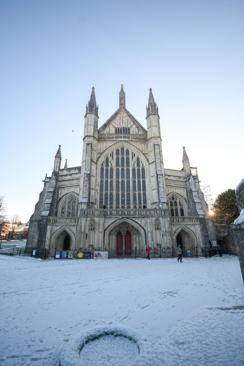 Winchester Cathedral tweet media