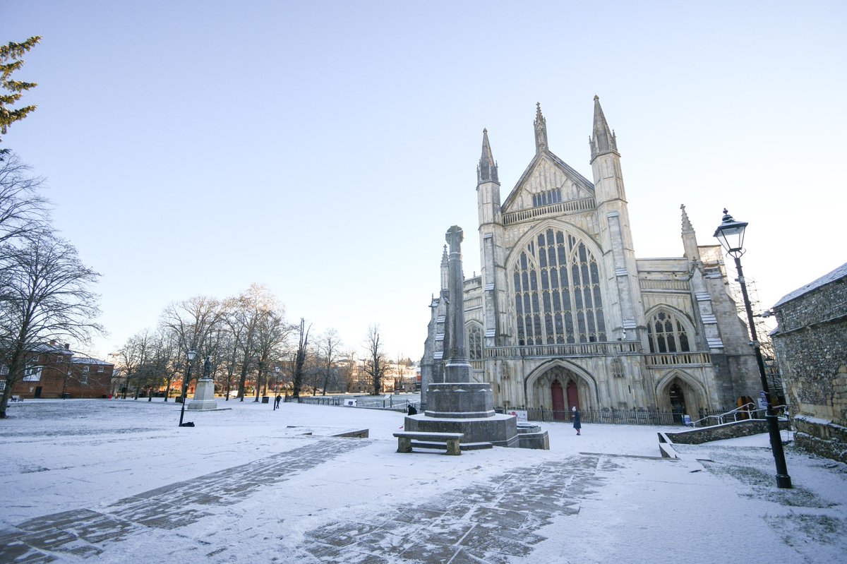Winchester Cathedral tweet media