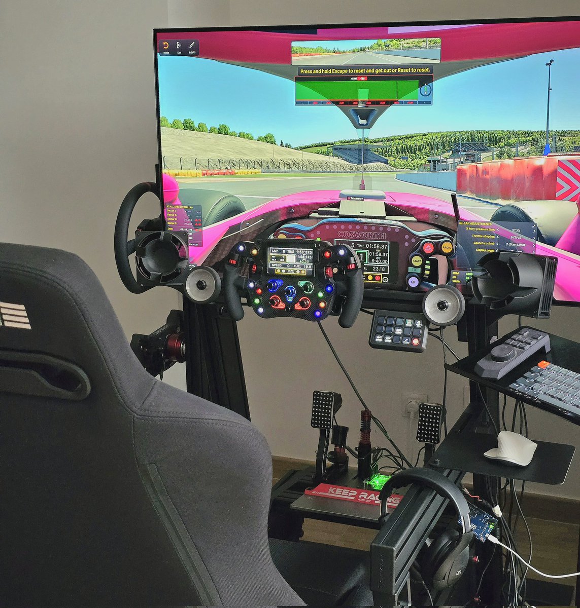 Pues los Reyes han traído un volantito para completar el cockpit... Falta con poco de Cable Management, y sustituir un par de Arduinos, y quedará terminado muchas cosas de <a href="/SimagicOfficial/">Simagic official</a> y <a href="/EuSimlab/">simlab_eu</a> , además de ShakeWind y Flags... hechas de forma casera. Gracias <a href="/alipalcaraz/">Alicia Peña Alcaraz</a>