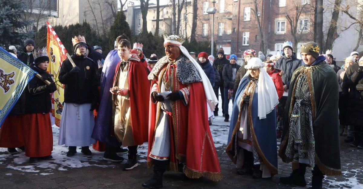 infoChorzow's tweet photo. Dzisiaj ulicami Chorzowa Batorego przeszedł XIII Wielkohajducki Orszak Trzech Króli. https://t.co/6WpDBs6YtX