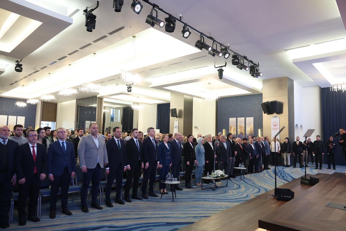Aile ve Sosyal Hizmetler Bakanımız Sayın Mahinur Özdemir Göktaş’ın katılımı ile, Beyaz Baston Görme Engelliler Haftası vesilesiyle anlamlı bir program gerçekleştirildi. Tüm zorluklara rağmen azimleriyle bizlere ilham veren görme engelli vatandaşlarımızla bir araya geldik.