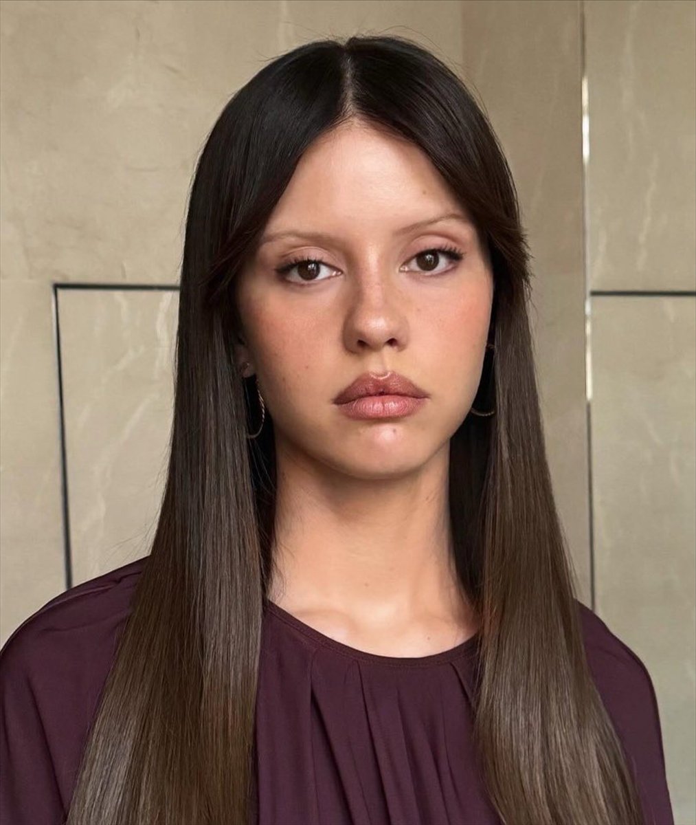gothfiles's tweet image. Mia Goth reveals she used to steal a lot when she was younger :

“There was a time where everything I was wearing, from my headband to my earrings to my tights to my shoes and everything in between was stolen. You get arrested and then you stop.”