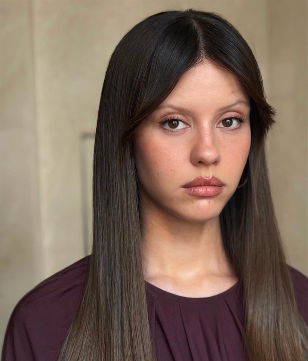 gothfiles's tweet image. Mia Goth reveals she used to steal a lot when she was younger :

“There was a time where everything I was wearing, from my headband to my earrings to my tights to my shoes and everything in between was stolen. You get arrested and then you stop.”
