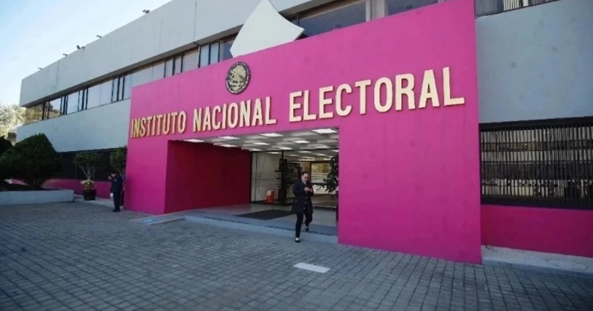 🗳️📌 LA REFORMA ELECTORAL SE APRUEBA EN MARZO

Eso dijo el coordinador de Morena en la Cámara de Diputados, Ricardo Monreal.

La ruta sería así.

1. En enero se presenta la iniciativa.

Será decisión de Claudia Sheinbaum Pardo si llega primero a Diputados o al Senado.

Durante