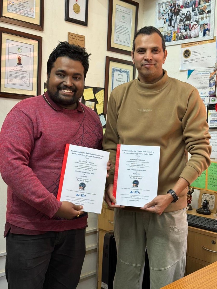 vivekmolbio's tweet photo. Congratulations to @sumantamohapa15 and @ghosh_dipanshu for submitting their PhD theses. #emergingscientists #proudmentor https://t.co/0h14iH4eN8