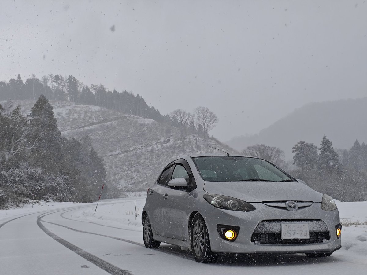 デミオしばき倒してる🙃
もうちょいで17万キロ。
91000キロで買ってノートラブル。
優秀すぎる