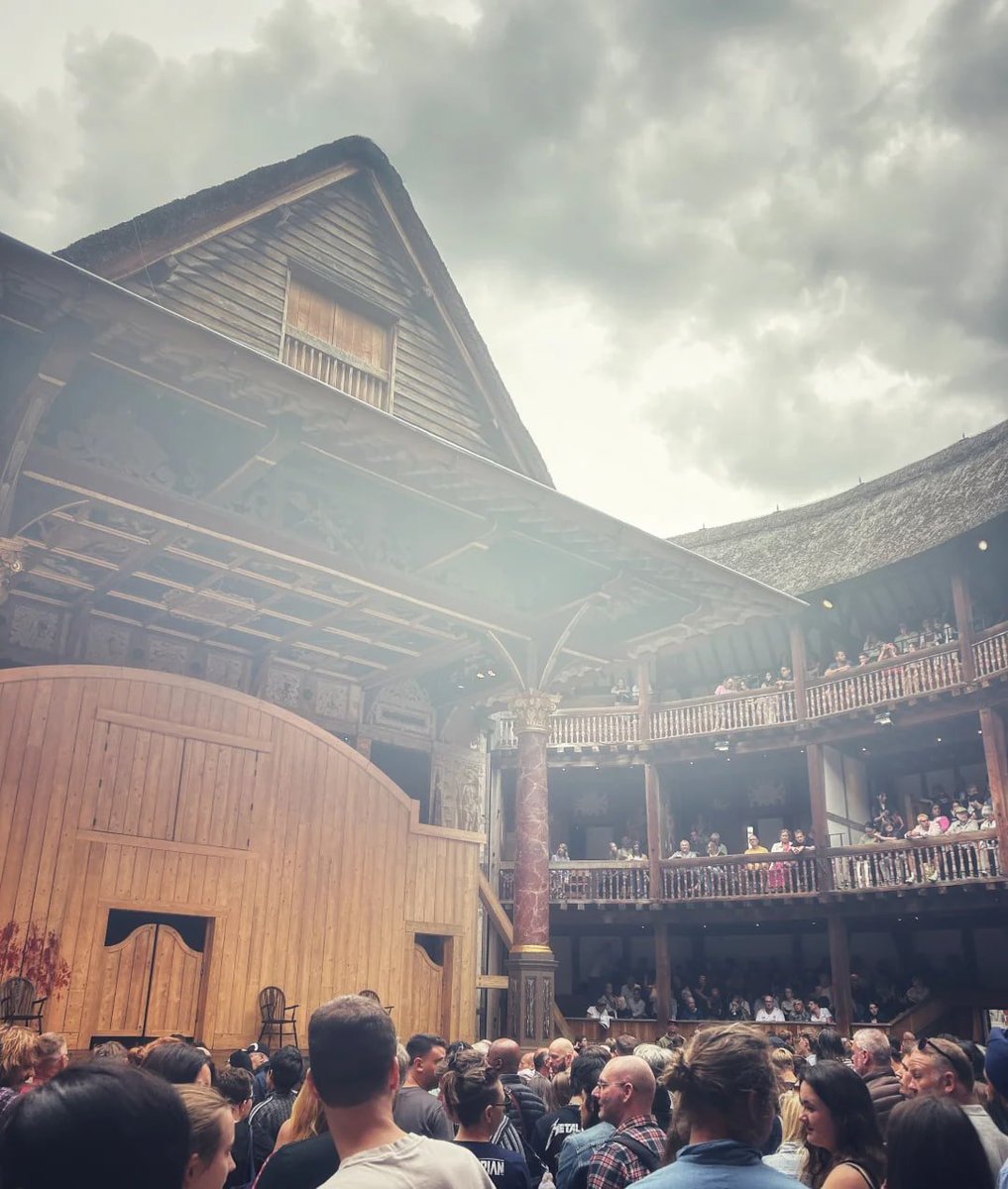 melli1_'s tweet photo. I went to the Shakespeare Globe Theatre to see a play. 🎭 We saw Romeo and Juliet. The performance was good, but I prefer period costume dramas that recreate the era. The whole show was two hours and fifty minutes, with a twenty-minute break. My back is killing me. https://t.co/JUPo6sQhMt