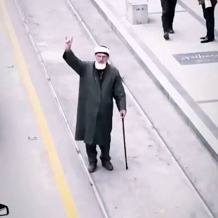 “İslam’dır elbette en yüce ülkü, neyleyim ‘Allah-u Ekber’ demeyen Türk’ü.”