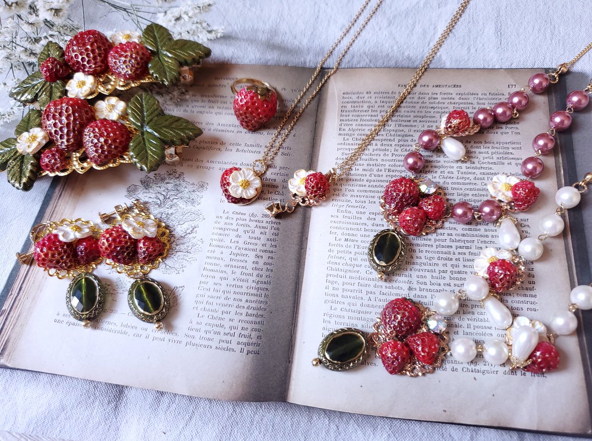 serenade0024's tweet image. 今日はイチゴ🍓アクセサリー。
なんかちょっと形やパーツ変わったりしていますがイメージはこんな感じかな～😊