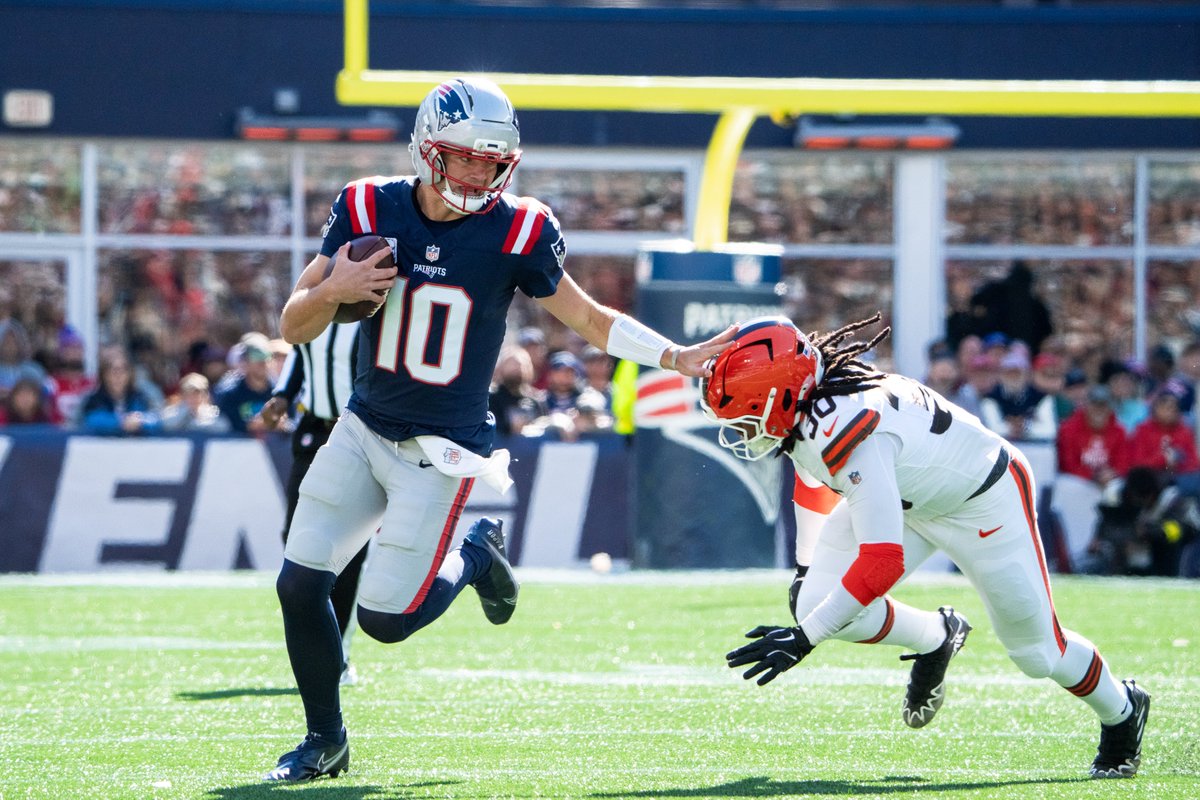 PatriotsComms's tweet image. The only player in @NFL history to throw for 4,000+ yards, complete at least 70% of his passes and rush for 450 yards in a single season:

- @Patriots QB @DrakeMaye2