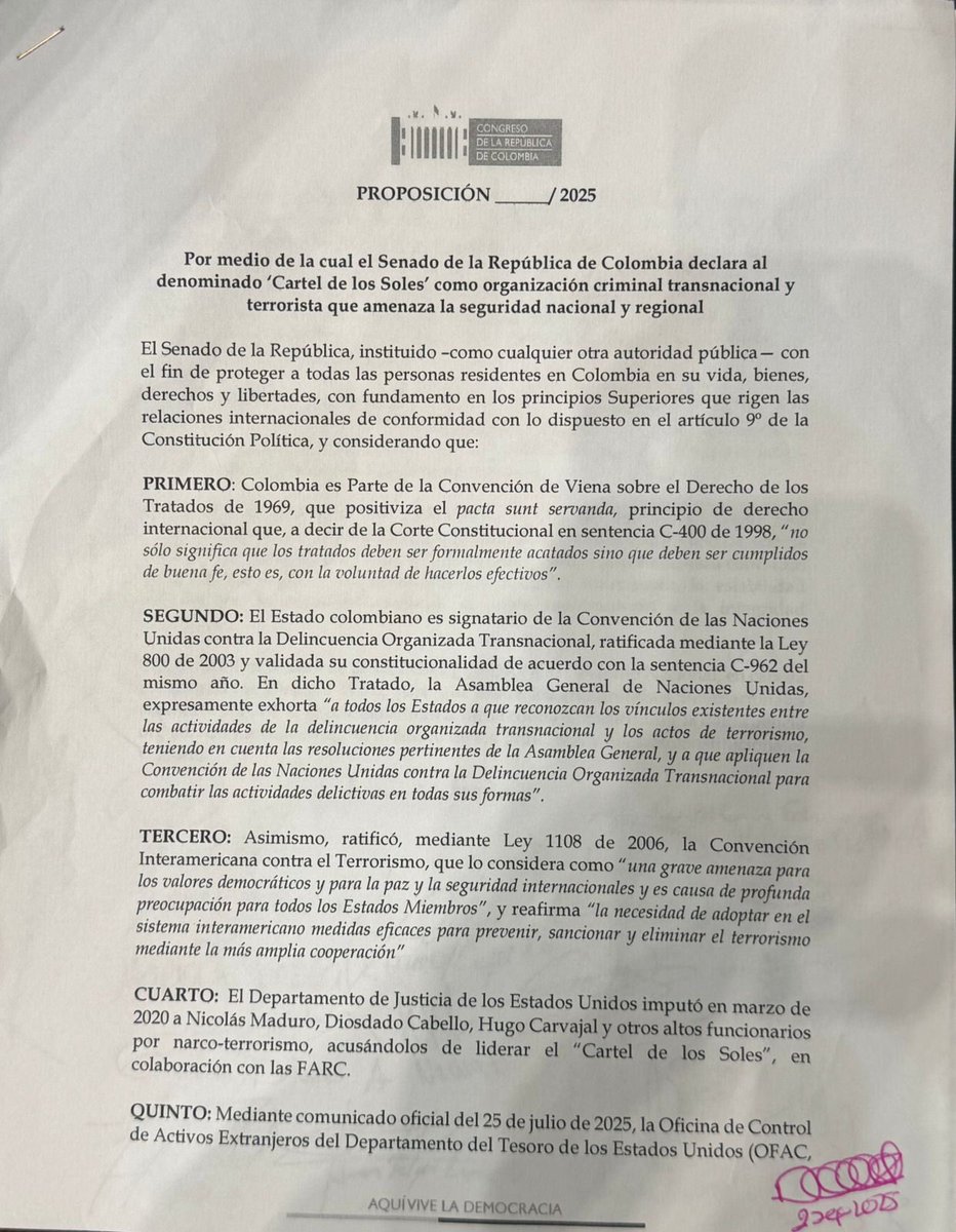 heidy_up's tweet image. Parece chiste, pero no: un grupo de congresistas colombianos decidió declarar “narcoterrorista” a un cartel que no existe, sin pruebas judiciales, sin estructura real y sin sustento serio. Los mismos que hoy claman por una intervención militar en Colombia, como si la guerra fuera…