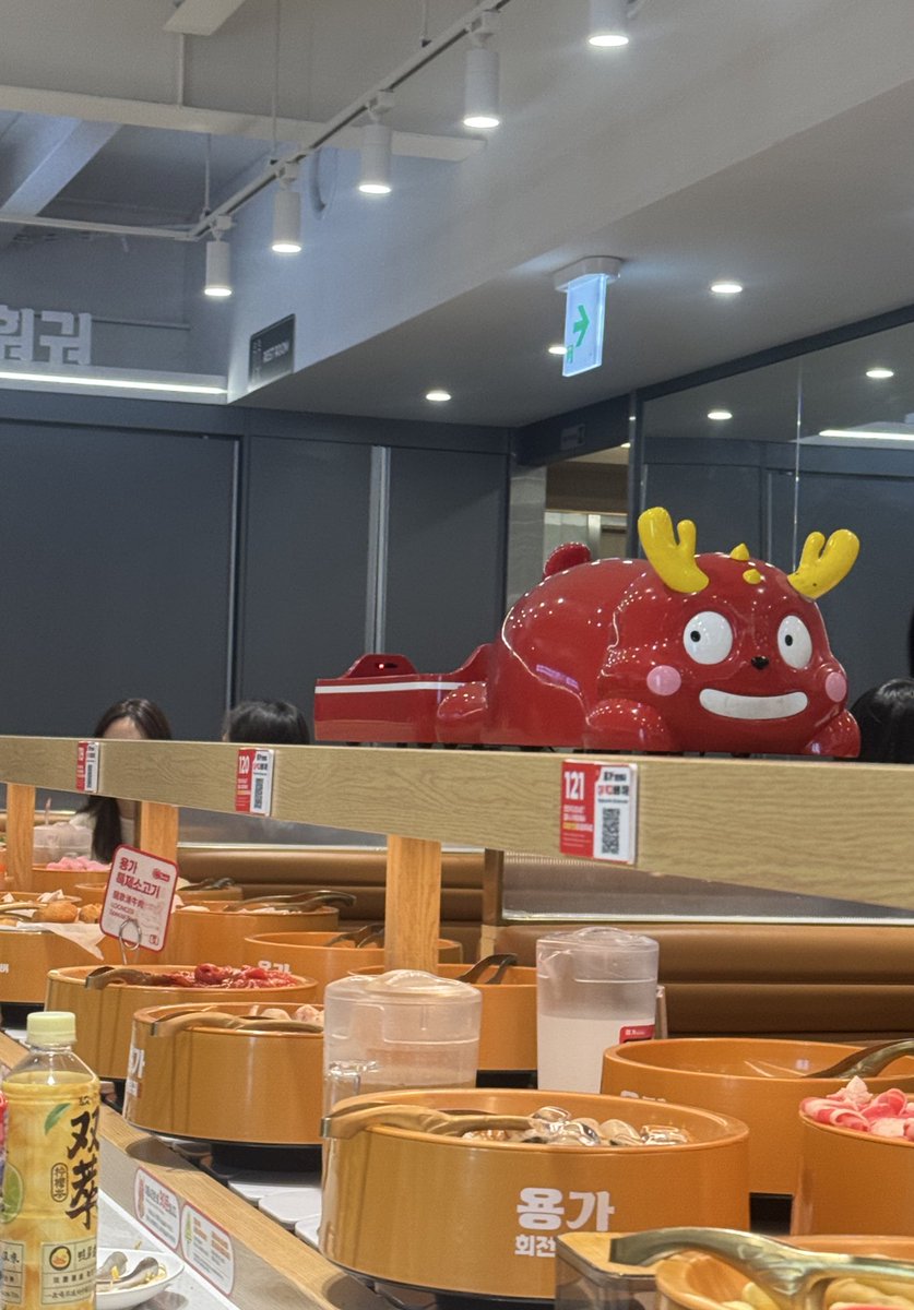 2 (♡i) tweet media