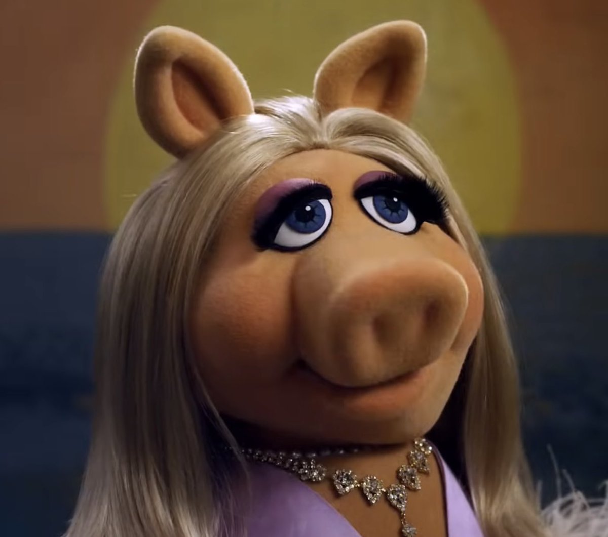 FilmUpdates's tweet image. Emma Stone tells W Magazine she is not playing Miss Piggy in the upcoming movie she is producing with Jennifer Lawrence:

“First of all, that is the biggest insult to Miss Piggy I’ve ever heard, and I will not have her name dragged through the mud like that. Why would I play a…