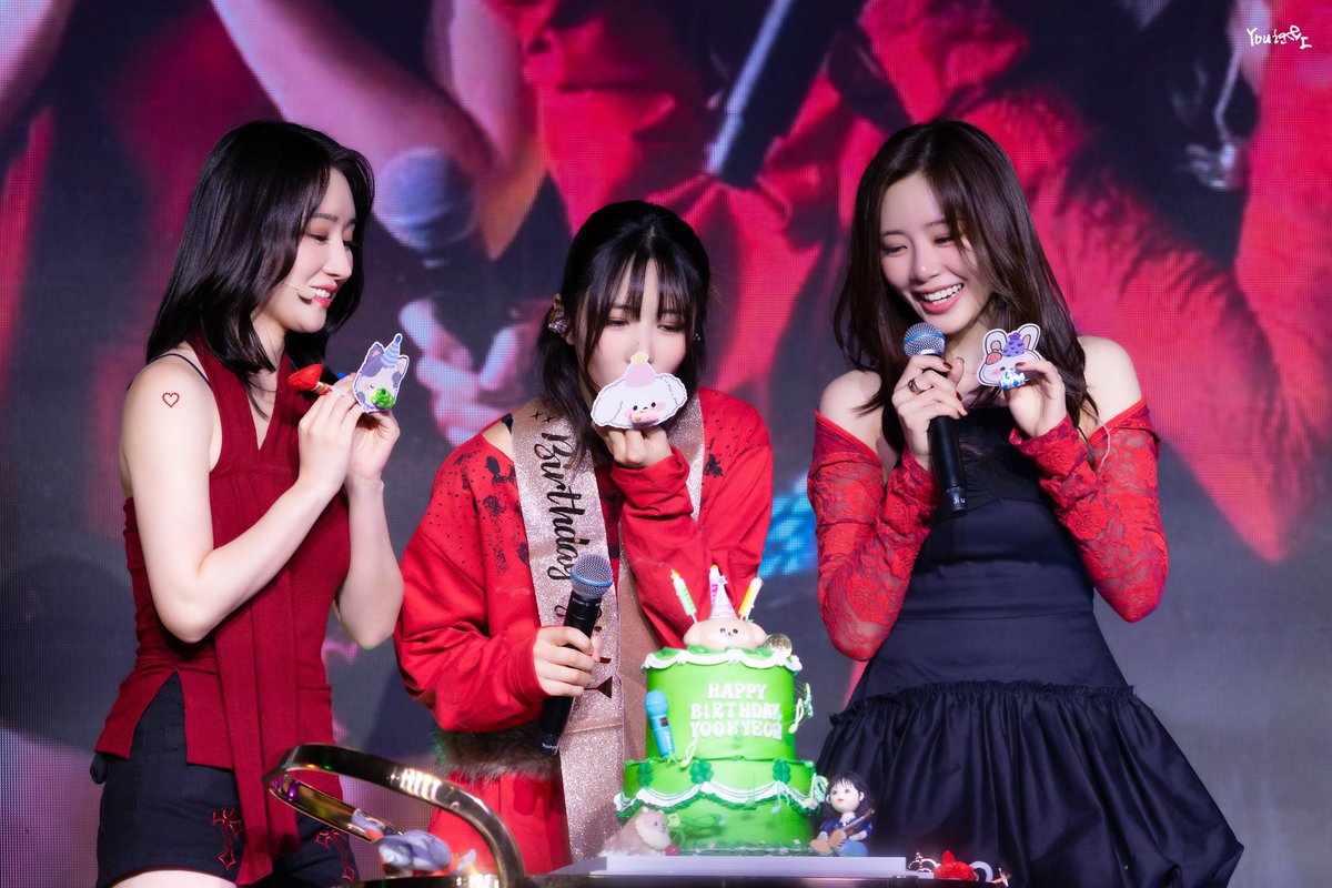🎊 #유현 의 생일 축하해요 🎉
#HappyYOOHYEONday 
#드림캐쳐 #Dreamcatcher #유아유 #UAU 
#Dreamcatcher_UAU #YOOHYEON