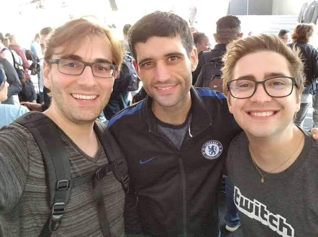 🇻🇪 🌈 Refugiado venezuelano Elimar Gonzalez é adotado por casal gay após a queda do ditador Nicolás Maduro: “Pimba”.