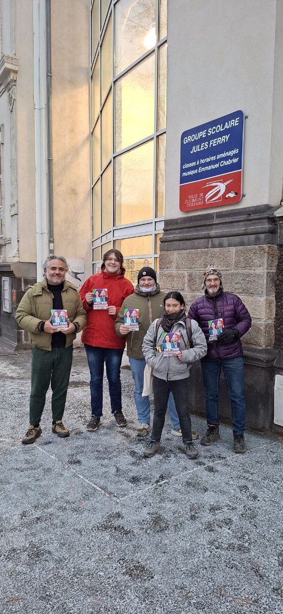 MarianneMaximi's tweet photo. ❄️La campagne continue sous la neige à Clermont-Ferrand !

La nouvelle année commence avec la détermination de faire gagner la liste Clermont Fière et Solidaire.

Le 15 janvier à la maison du peuple vous serez au chaud pour notre meeting avec Manuel Bompard !
