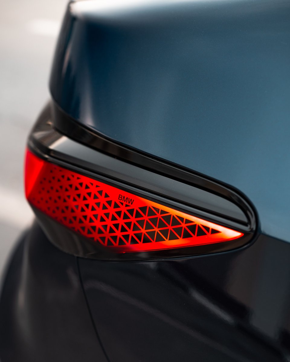 Step into luxury at its finest. Discover the BMW 7 Series.

الفخامة في أبهى صورها. اكتشف BMW الفئة السابعة.

#AGMCBMW #BMW #THE7 #7Series