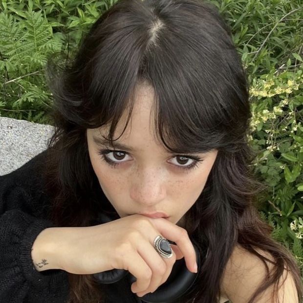 𝗆𝗈𝗌𝗌    さ  ·  ❦    𝗁𝖾𝖺𝗋𝗍  .
Salí a pasar un tiempito conmigo misma y aunque juré en leer algo, me esta dando sueño con tanta tranquilidad. Creo que si hubiera sacado a rayo esto no estaría pasando.