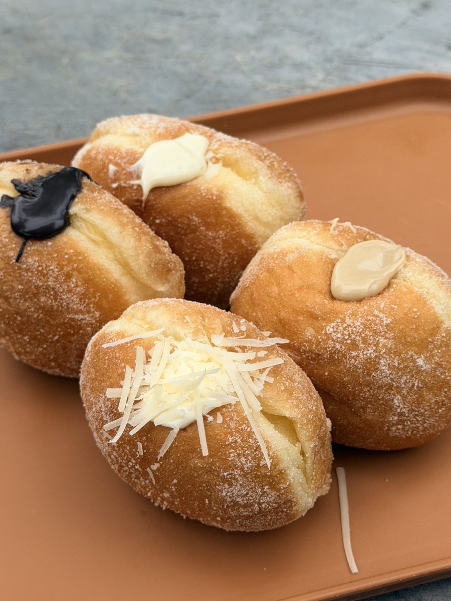 aditmlh168260's tweet image. 🤤🤤🤤 WEEKEND BAKERY AND COFFEE 
#bomboloni #weekend