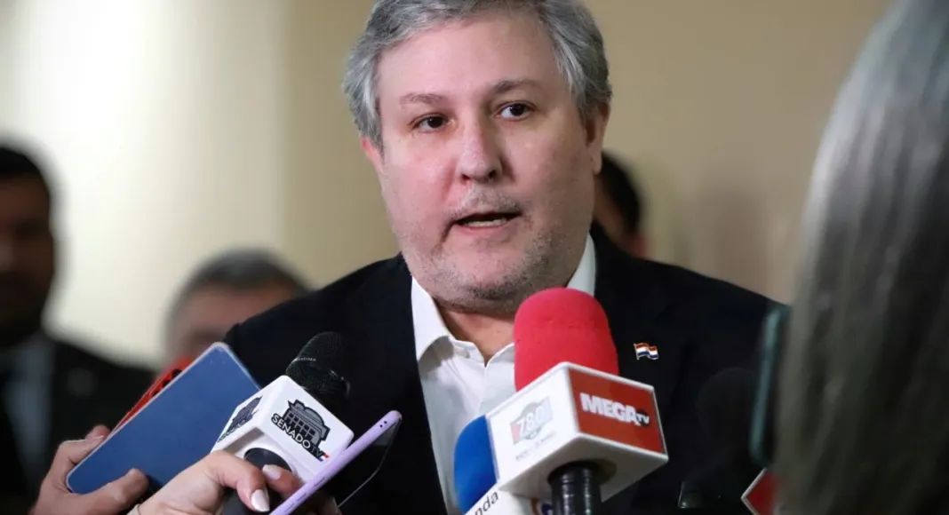 🔴 MAFIA DE PAGARÉS

➡️ Celebran ley que busca la depuración de causas

➡️ El senador Rafael Filizzola, presidente de la Comisión Especial de Investigación de la Mafia de los Pagarés, celebró la promulgación de la Ley 7614/2025, normativa que establece mecanismos de saneamiento