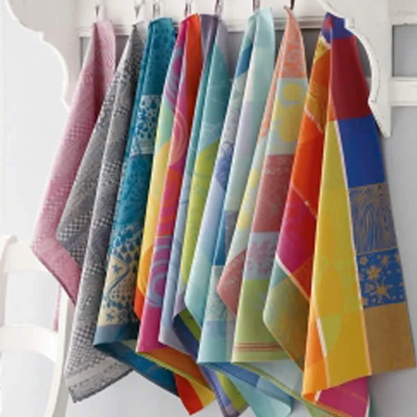 Pasquesis's tweet image. Add a touch of French charm to your kitchen with Garnier-Thiebaut linens. They're known for the high quality tablecloths &amp;amp; napkins that are crafted for softness &amp;amp; durability.  pasquesi.com/garnier-thieba… #France #linens #GarnierThiebaut #kitchen