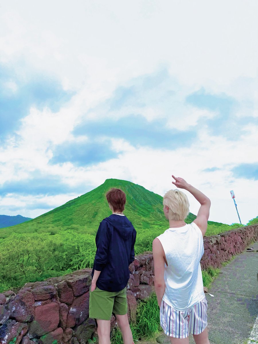 얘 얘들아 니코가 뽀너스 선물메세지로 공이즈 사진도 보내줫어  시할  ..