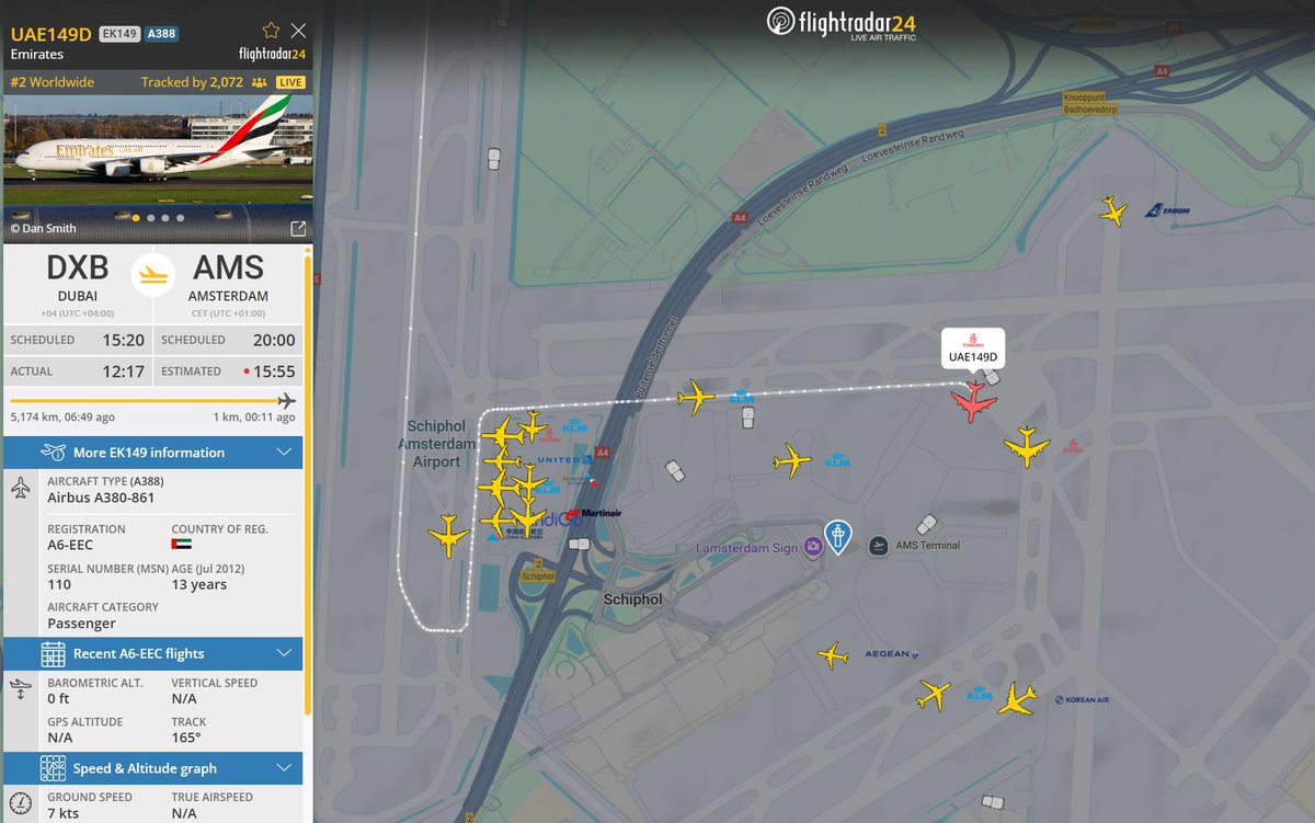 Here comes EK149. No, it's not 4h early, it's 20h delayed. https://t.co/CHusptgF2q