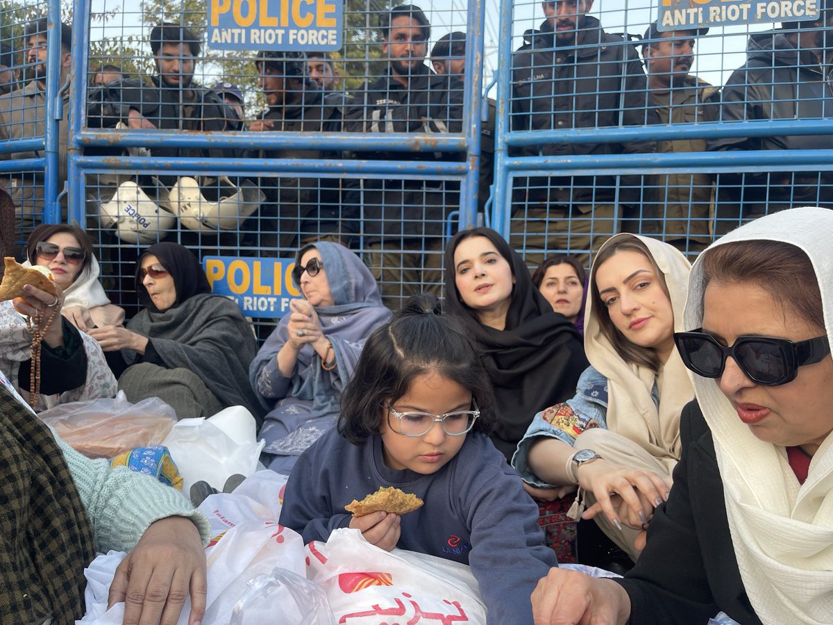 Aminah Badar tweet media