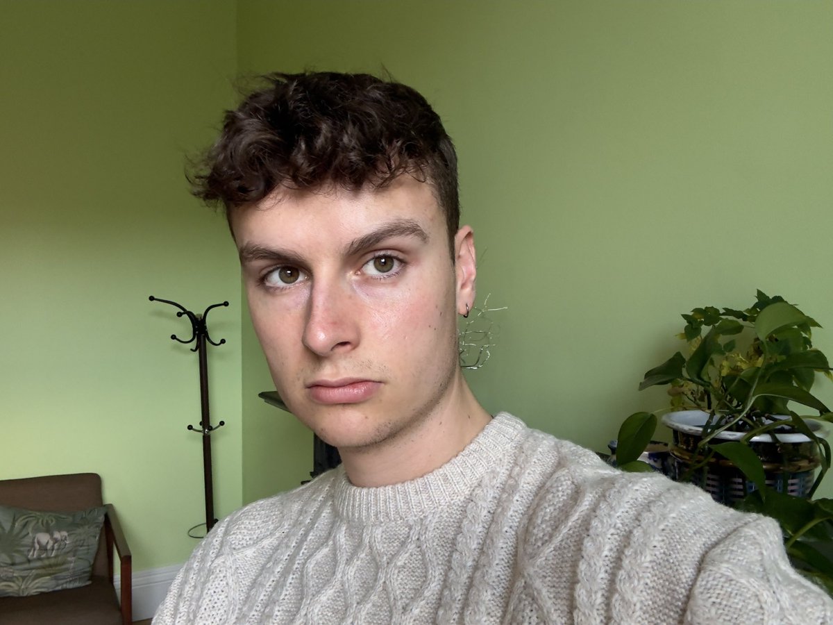 WereLikeTheView's tweet image. new cable knit 😎