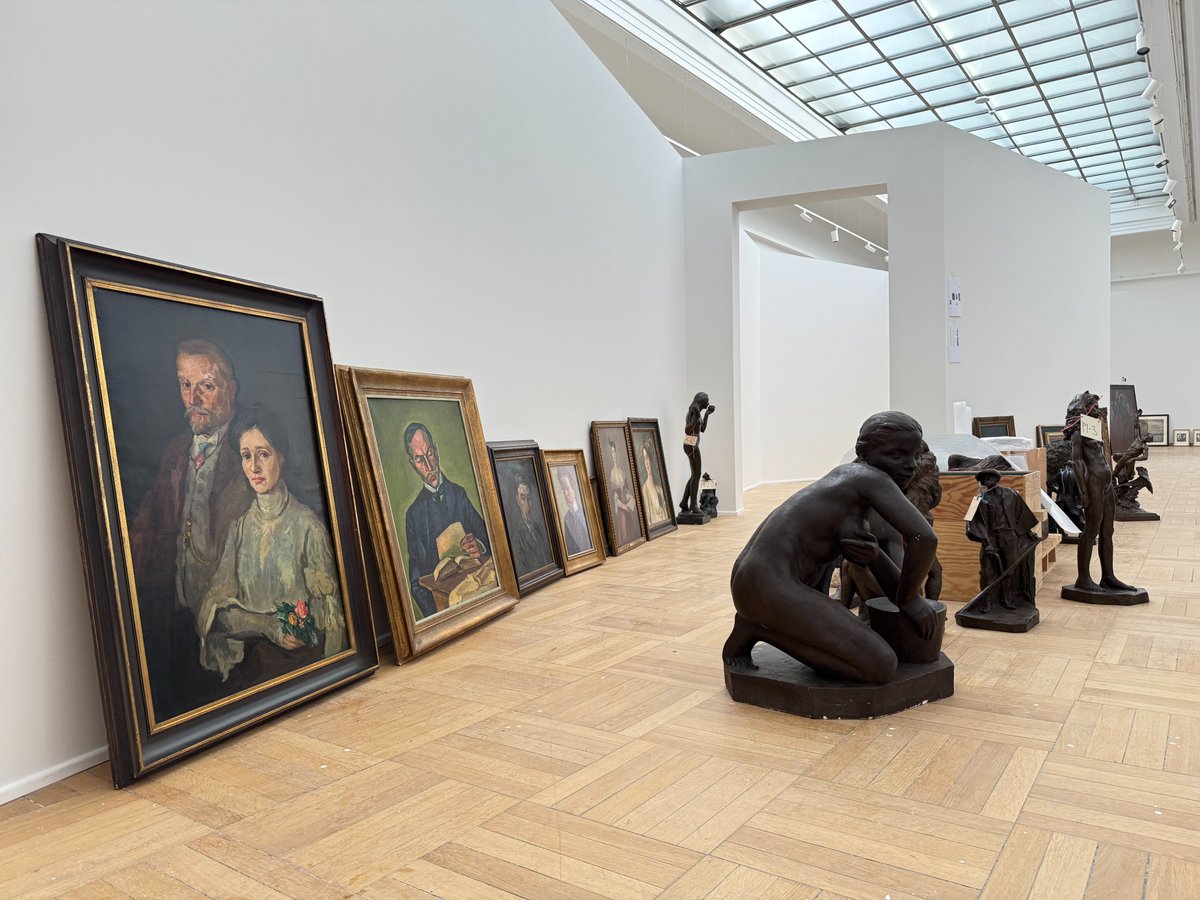 gvuo_dum_umeni's tweet image. INSTALUJEME / WE INSTALL
#výstava / exhibition 👇

METELICE DO OČÍ / A WHIRLWIND FOR THE EYES 
vernisáž / #opening
13. 1. v / at 17:00

malby, sochy, grafiky / paintings, sculptures, graphic works

#MeteliceDoOčí #malby #výstavy #Ostrava