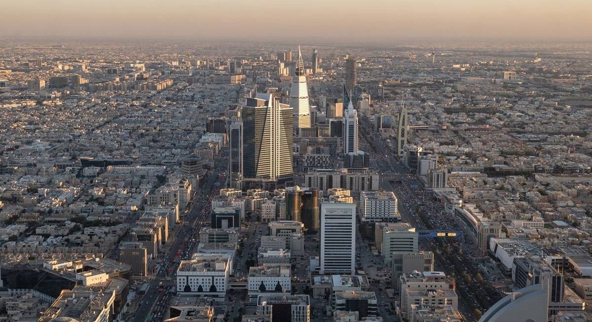 Saudi Arabia just opened its capital  market to ALL foreign investors no more $500M minimum requirement.

Interesting timing: right after the US moves on Venezuela’s oil reserves, the Middle East suddenly opens for business.

Coincidence? The global chess game continues. 🛢️💰