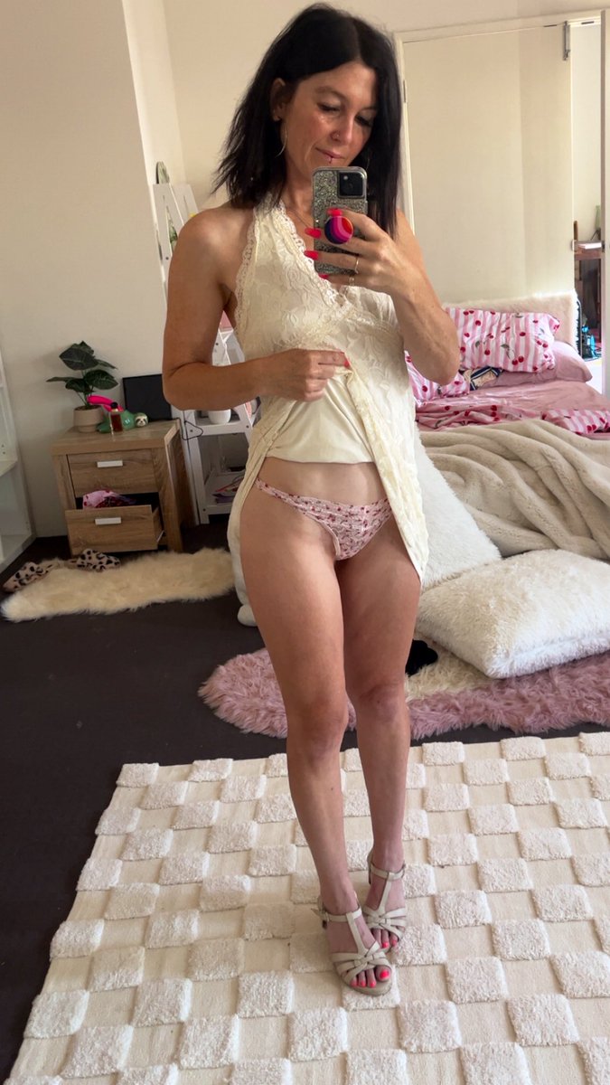 Aussie Emz tweet media