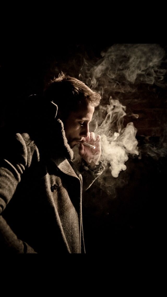 عندما !
أمووت ادفنوني
بقبر مجهول
وبعيـد ولا أحـد
يعرفـه  ...

لأنـي تألمت
بالحيـاه كثيرآ
ولا أريد
أن يجي أحـد
يلعب دور الحـزين ..!!