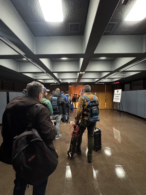 Czekamy na konferencję prasową z Gubernator NY Kathy Hochul, Burmistrzem NYC Zohranem Mamdani i komisarz NYPD Jessicą Tisch w Siedzibie NYPD 1 Police Plaza