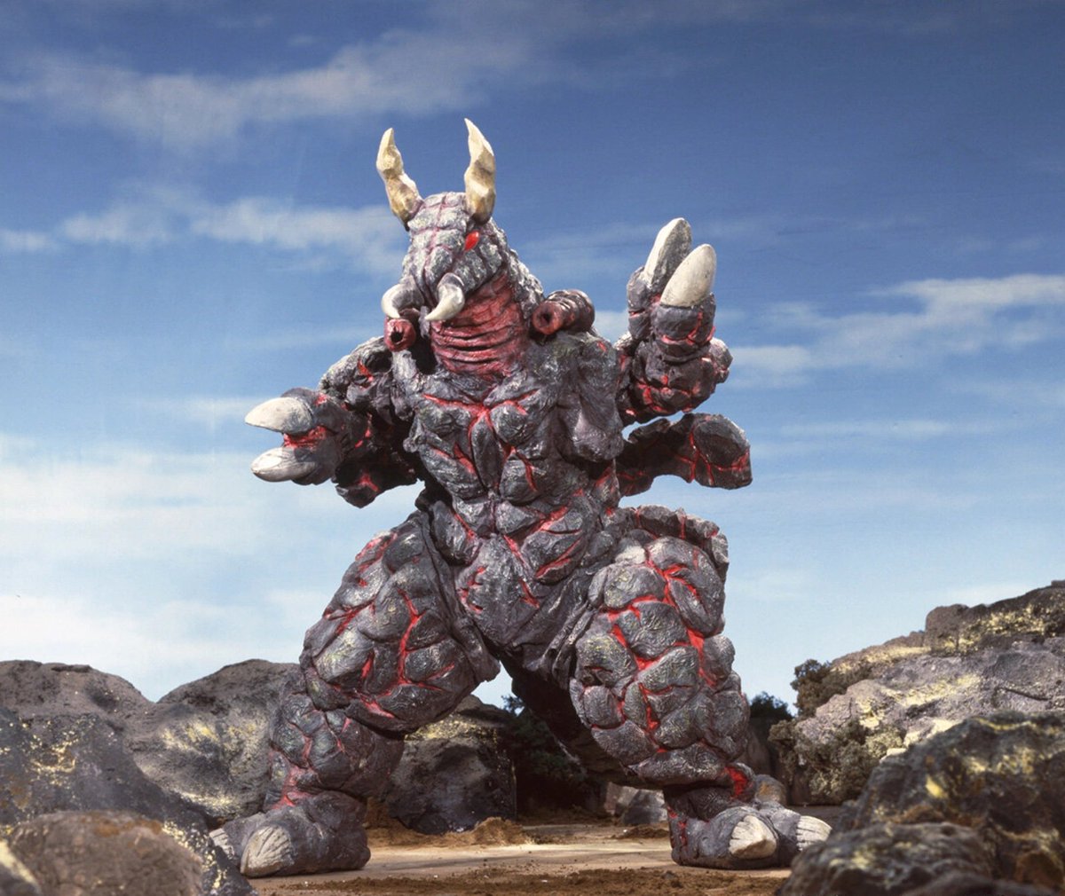 anon54980's tweet image. Saw some people are sharing ultraman kaiju designs

So im gonna share from a really underated series- heisei ultraseven

The series has some crazy ass designs for alien &amp;amp; kaiju